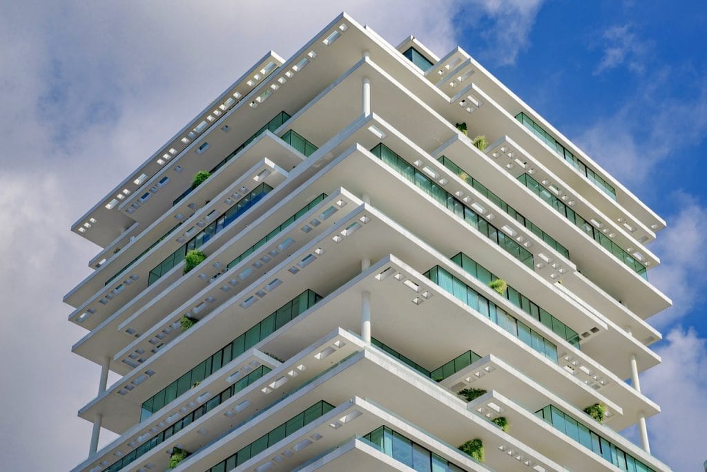 Can a realtor sue for breach of contract?