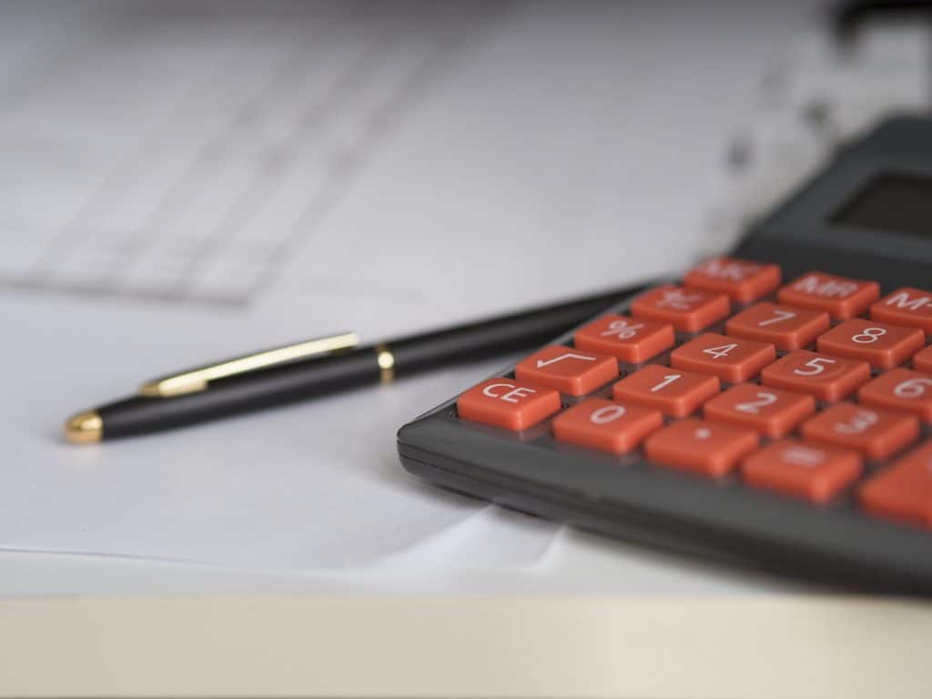 How to calculate damages in breach of contract?